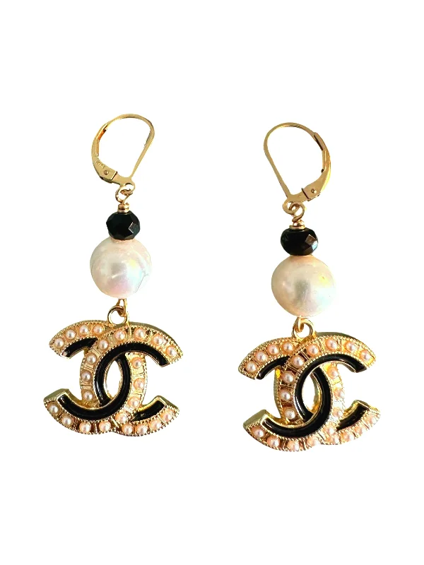 Women’s large pearl earrings-CC Cutout Blk/White Pearl Dangle Earrings