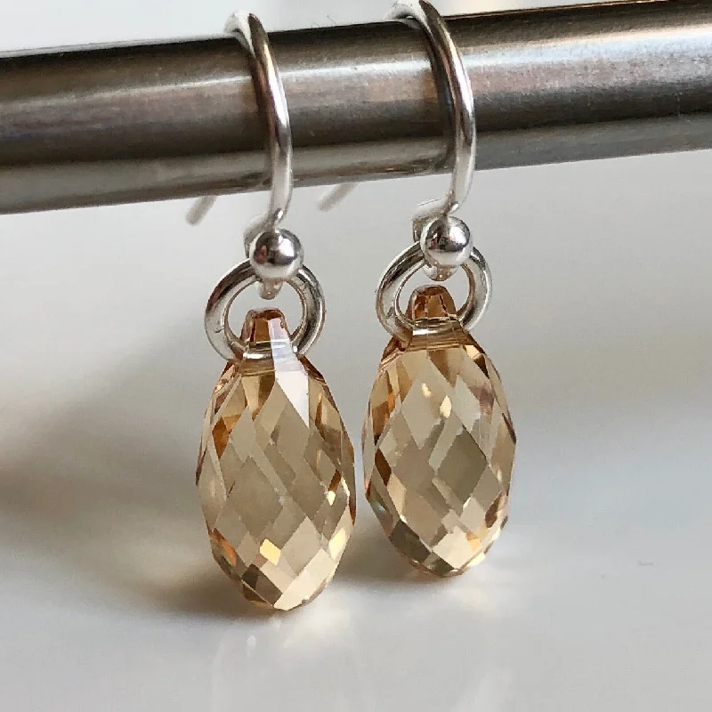 Women’s geometric stud earrings-teardrop earrings - golden champagne