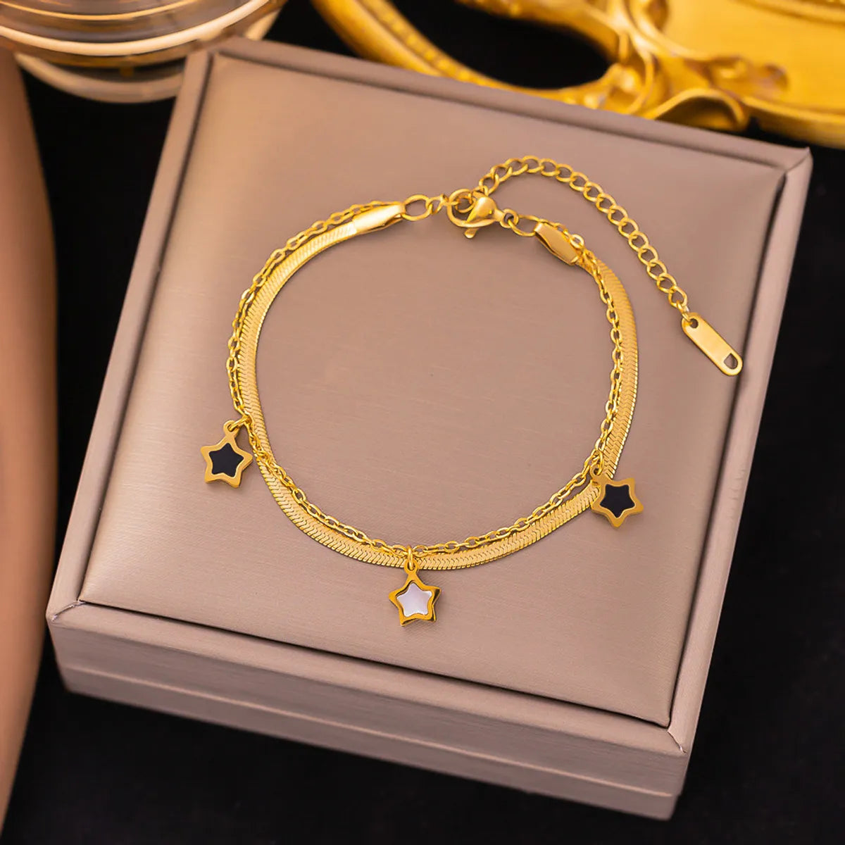 20 [Ae60] Five-Pointed Star Bracelet Gold