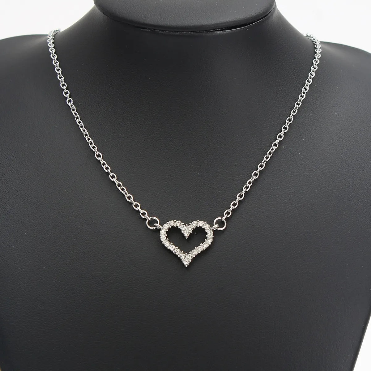 Women’s classic chain necklaces-Vintage Style Heart Shape Stainless Steel Plating Inlay Rhinestones Pendant Necklace