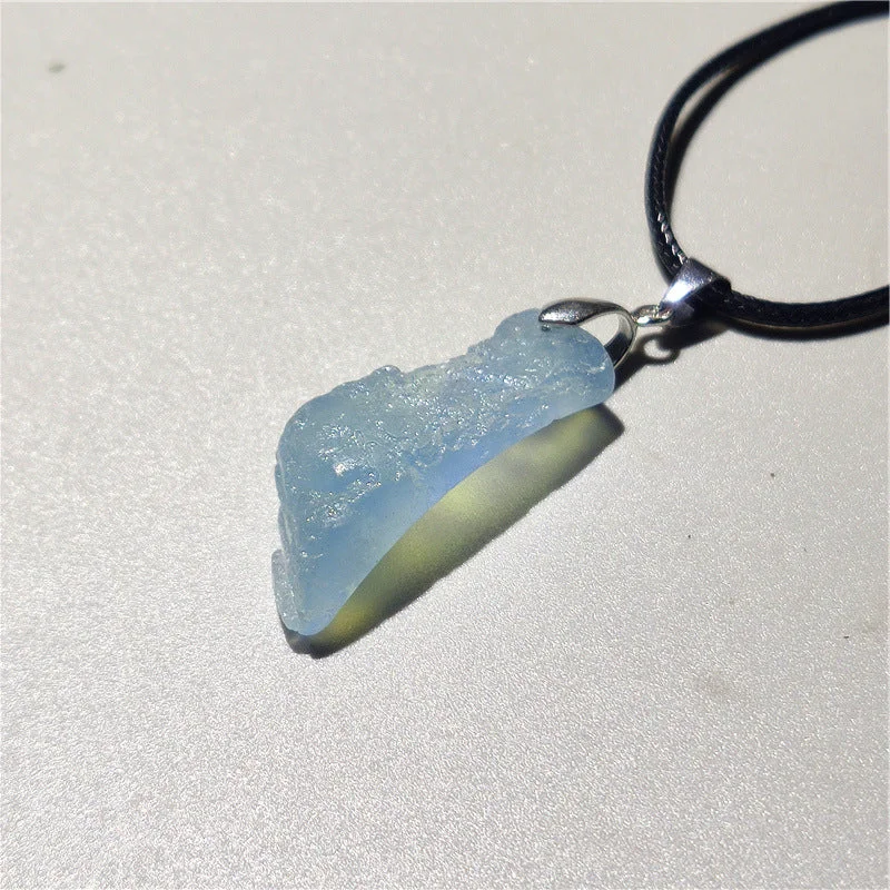 Aquamarine (about 2.5cm)