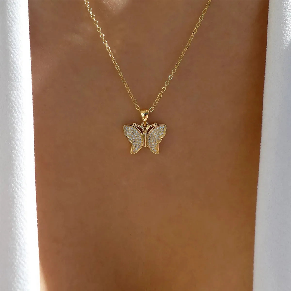 Women’s turquoise necklaces-Sweet Animal Butterfly Zinc Alloy Inlay Artificial Rhinestones Women's Pendant Necklace