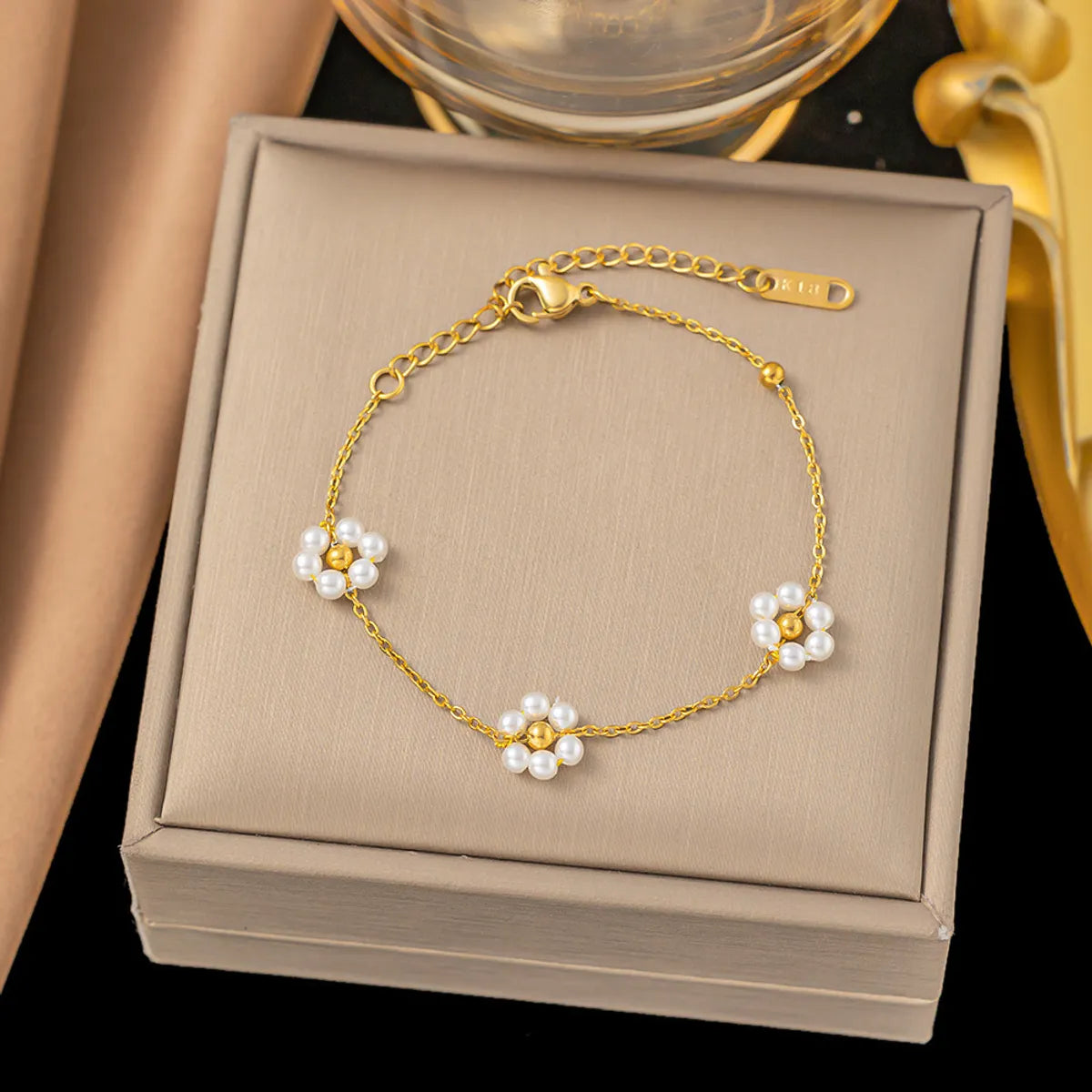 34 [Ae130] 3 Pearl Flower Bracelet Gold