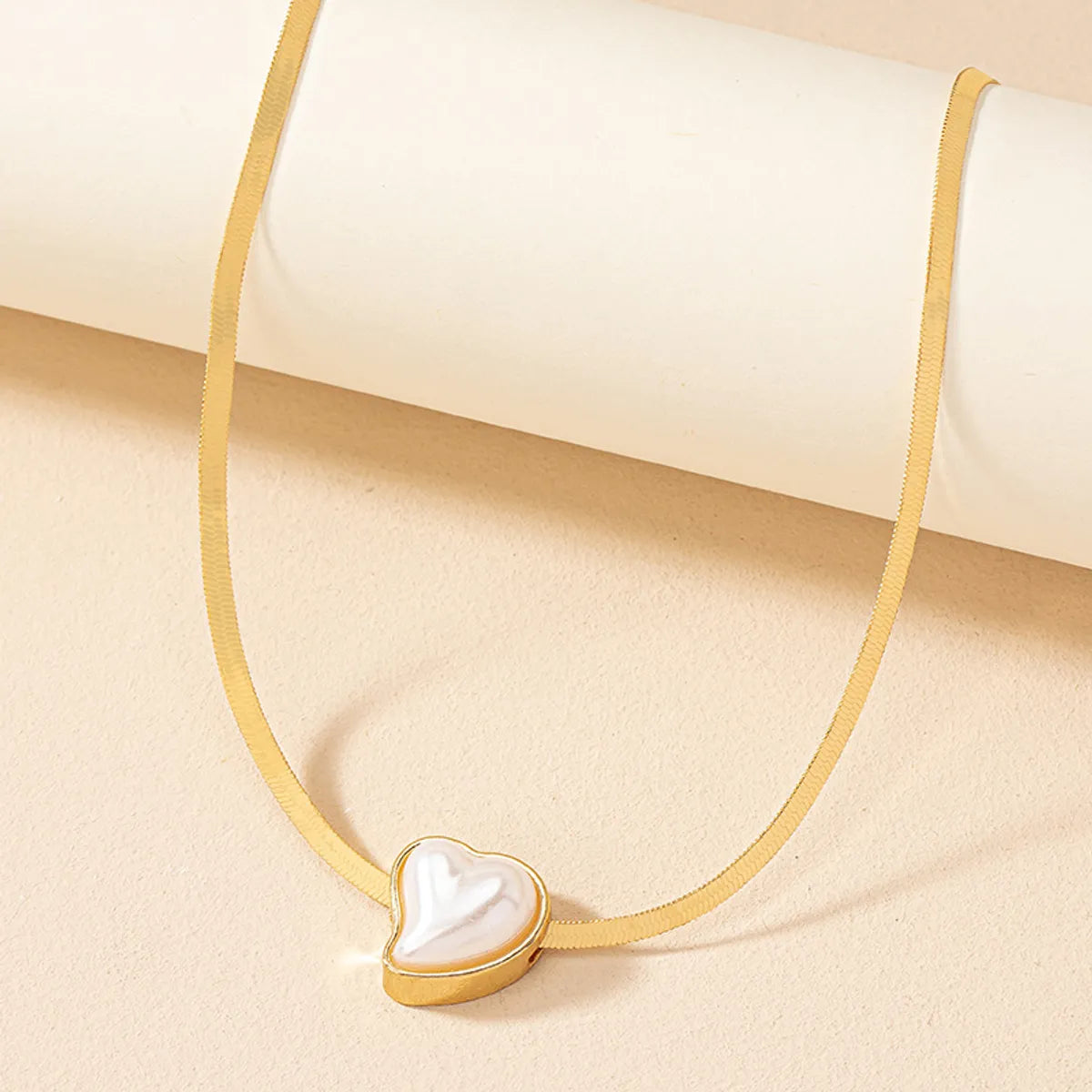 Women’s infinity necklaces-Elegant Commute Heart Shape Pearl Alloy Wholesale Pendant Necklace