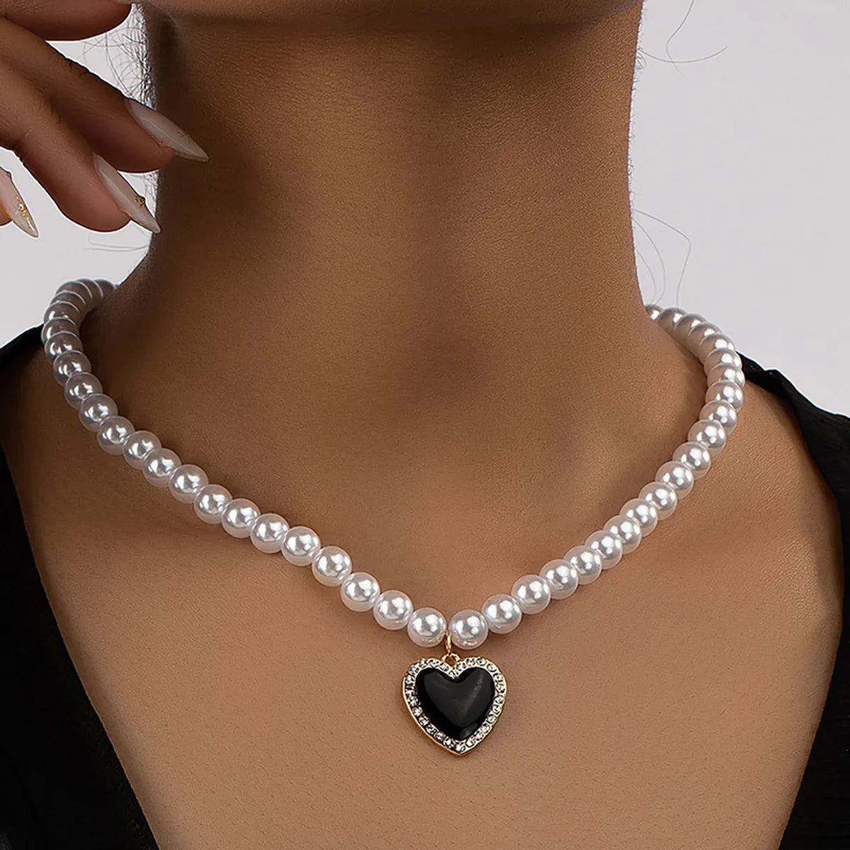 Women’s zodiac necklaces-Baroque Style Heart Shape Artificial Pearl Alloy Enamel Inlay Artificial Rhinestones Women's Pendant Necklace