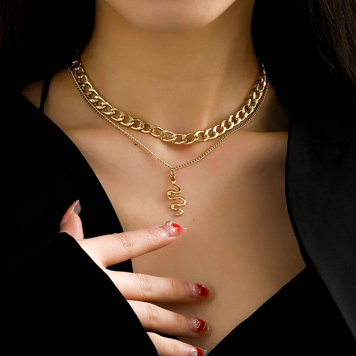 Women’s dainty necklaces-Fashion Elegant Gold Plated Pearl Snake Pendant Double-layer Thick Chain Necklace