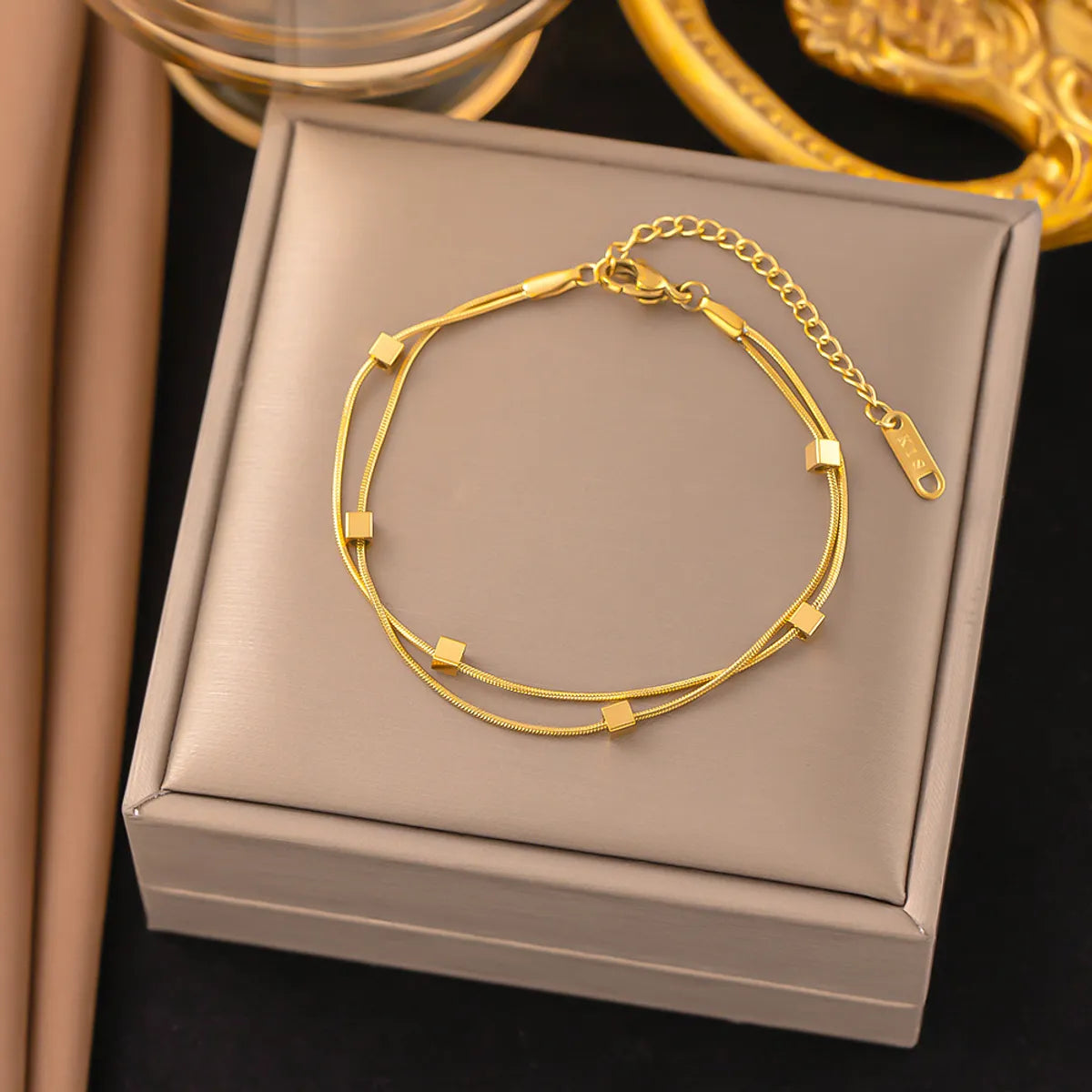 19 [Ae53] Double-Layer Square Bracelet Gold