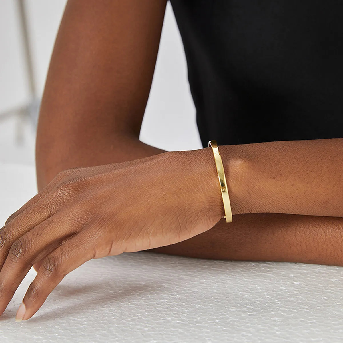 Women’s simple gold bracelets-Elegant French Style Simple Style Solid Color 304 Stainless Steel Gold Plated Cuff Bracelets In Bulk