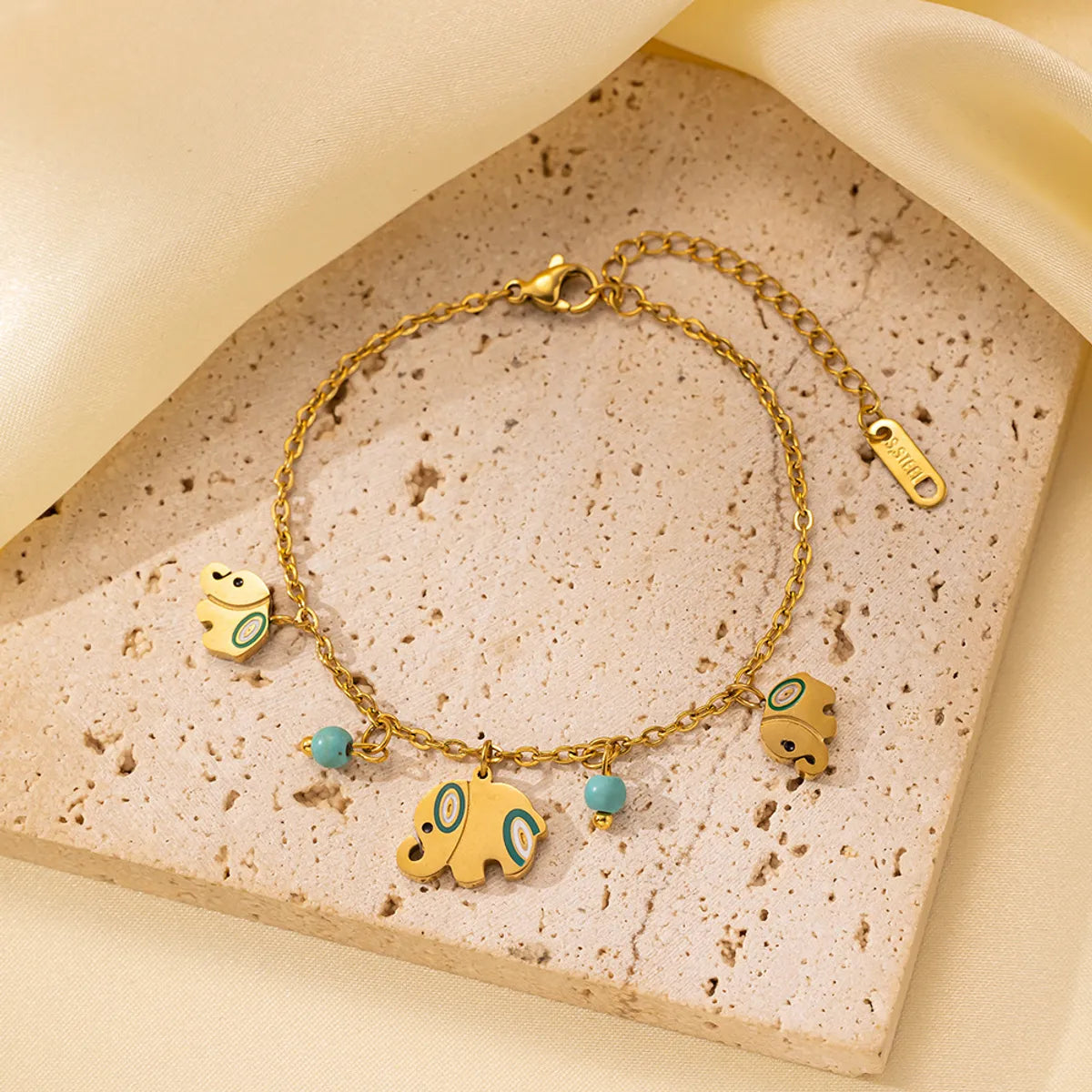 Qye2021 Three Elephant Bracelet Gold