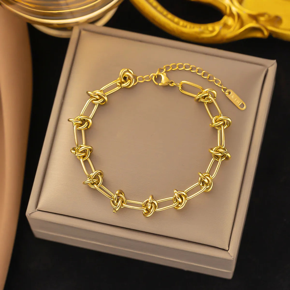 45 [Ae243] Thorn Chain Bracelet Gold