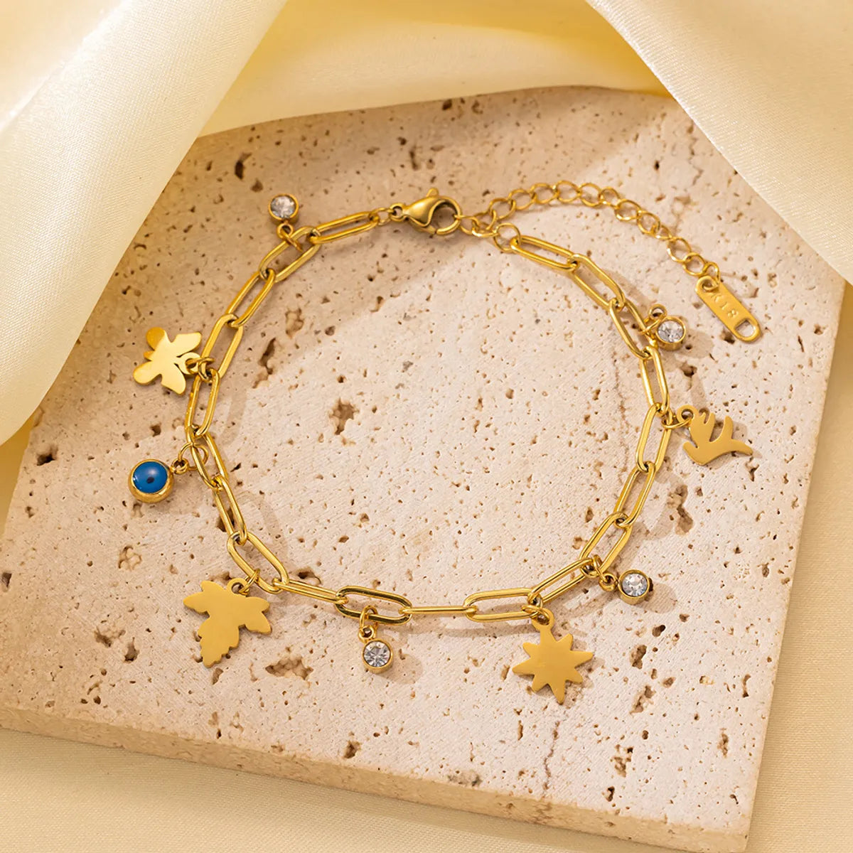 Qye2115 Blue Eyes Single Diamond Bracelet Gold