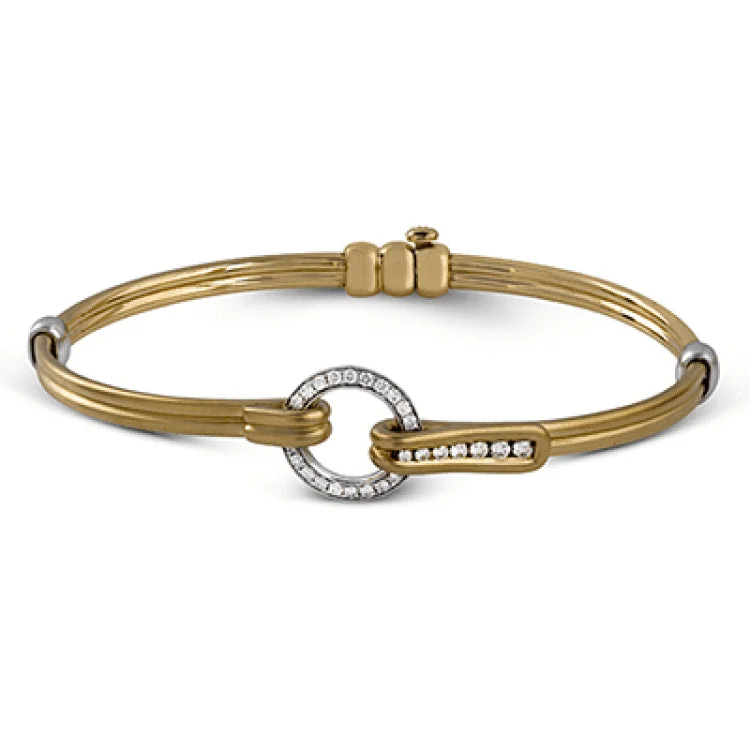 Women’s romantic bracelets-This wonderful 18k gold bracelet would be perfect for everyday wear with .39 ctw of white diamonds set into a circular buckle design.