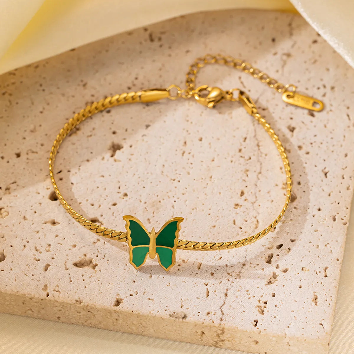 Qye2047 Green Butterfly Bracelet Gold