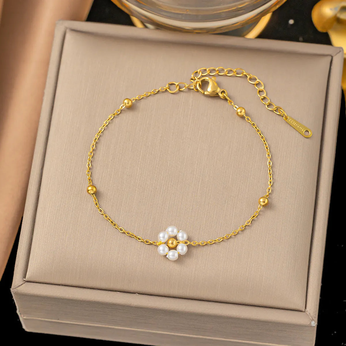 35 [Ae137] 1 Pearl Flower Bracelet Gold