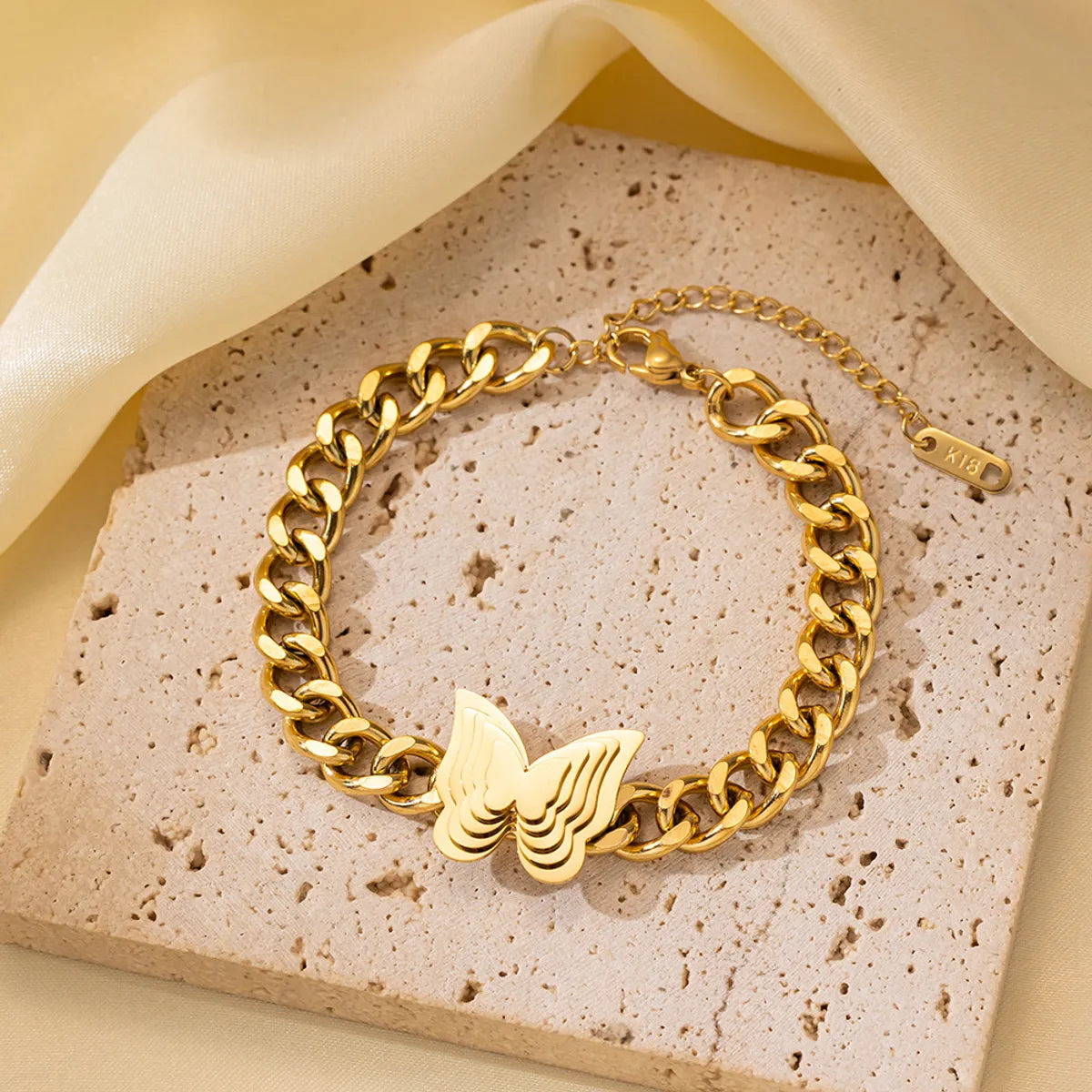 Qye2067 Butterfly Cuban Link Chain Bracelet Gold